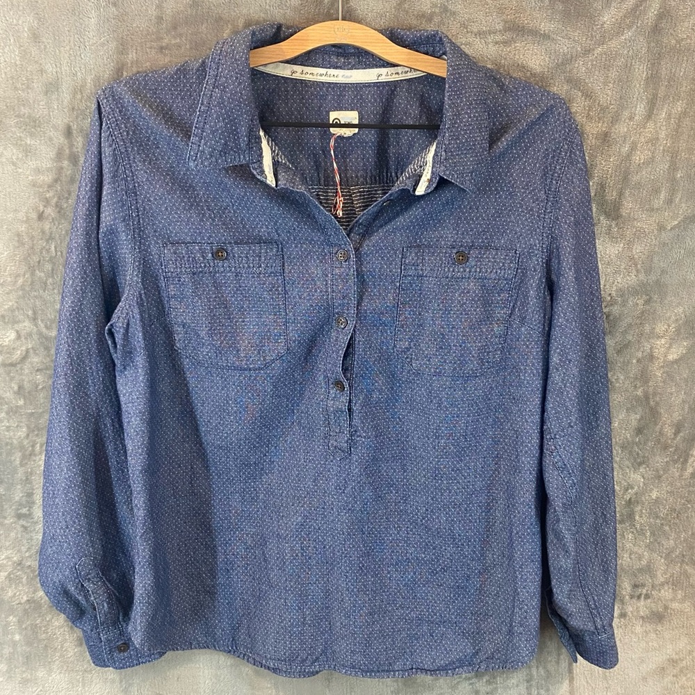 Toms Target Chambray Blue Top 1/2 Button Pullover Women’s Top